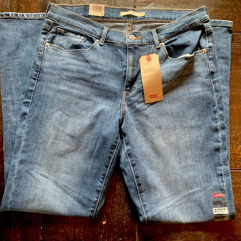NWT Classic Bootcut Levi’s Jeans